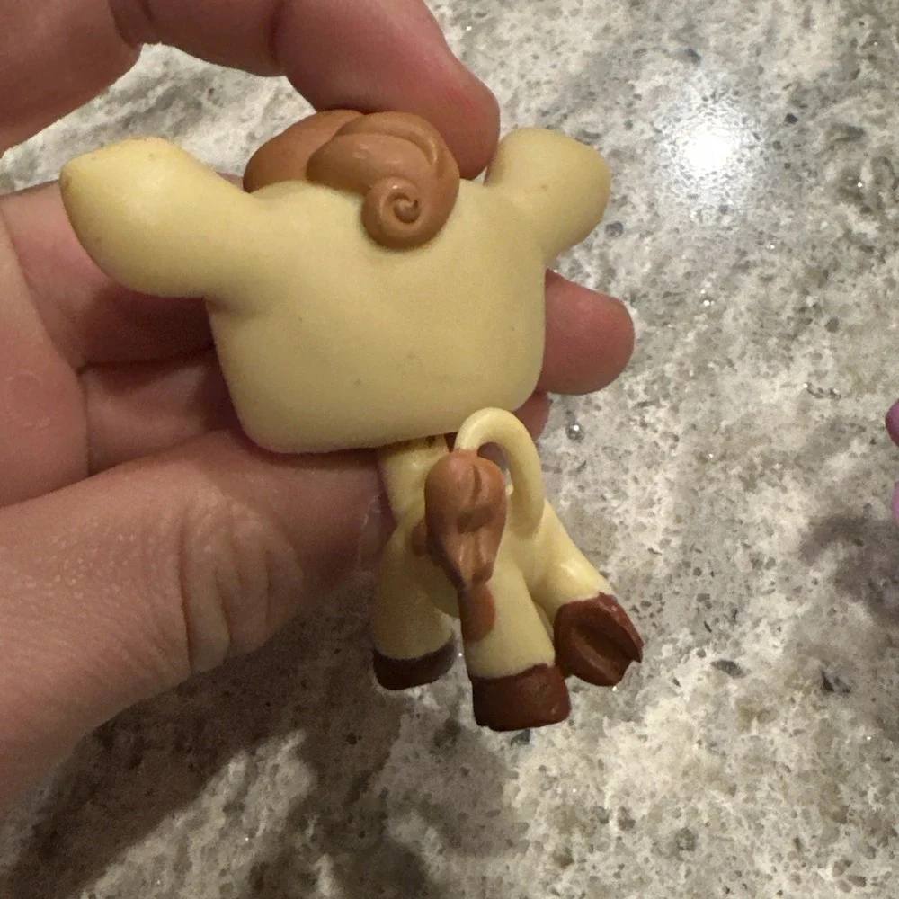 Authentic Littlest Pet Shop #970 Brown Beige Cow W/ Purple Bowl Toy Vintage Y2K